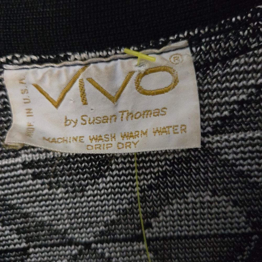 Vivo Black and White Knitwear - Picture 2 of 7
